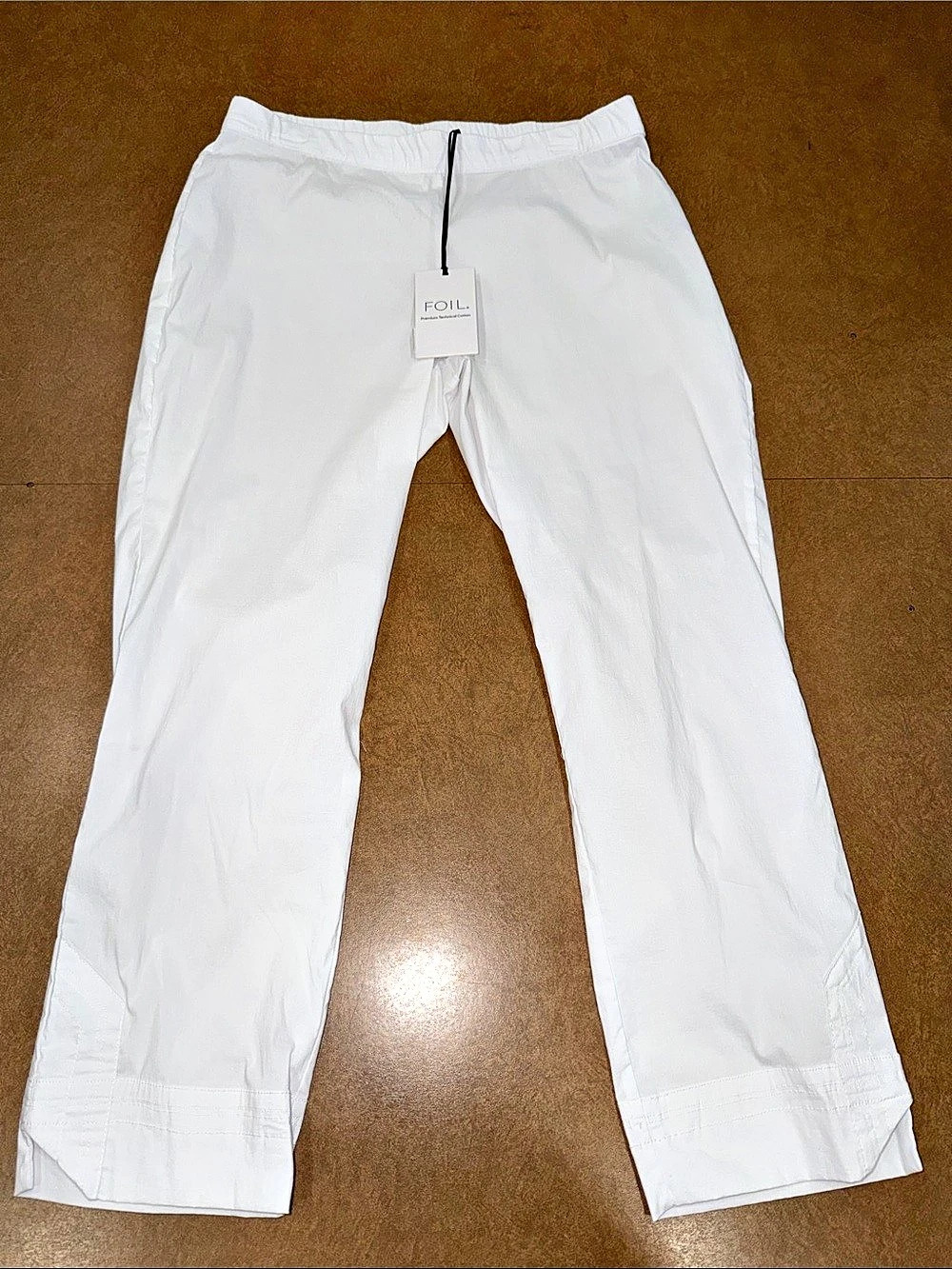 NWT • FOIL Fuss Free 7/8 Taper Pant White Ankle Pants • Size 8 • Pull-on Pants